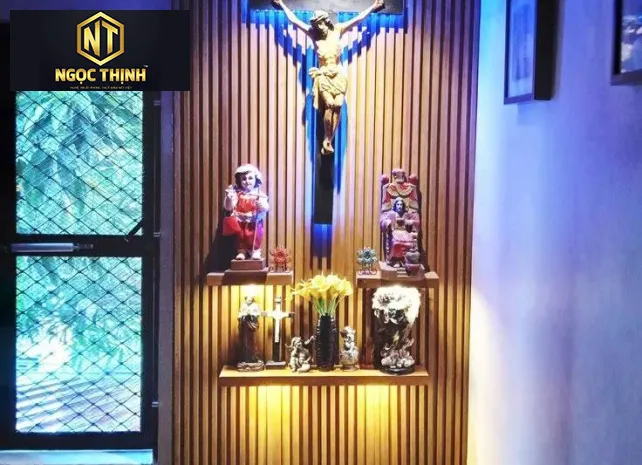 BÀN THỜ CÔNG GIÁO GỖ SỒI